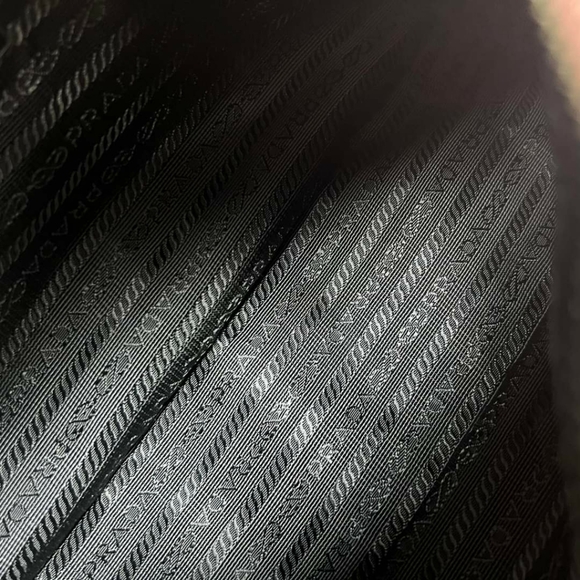 100% Authentic Prada Shoulder Bag 835-102324 - Picture 14 of 15